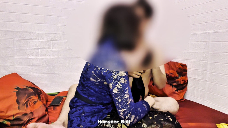 Hamster_Ball: Viral! Milf vecină infidelă după ce a venit acasă de...