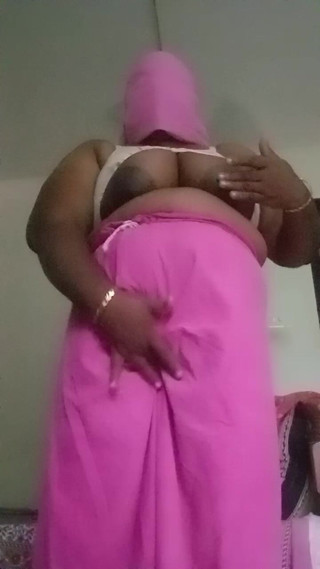 Bedroom: Indian Lady Body Show Performance