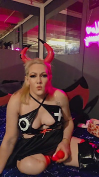 Blondynka Ak Amputee Masterbating & Cumming W / Goły pniu, Ahegao Face w Cosplay