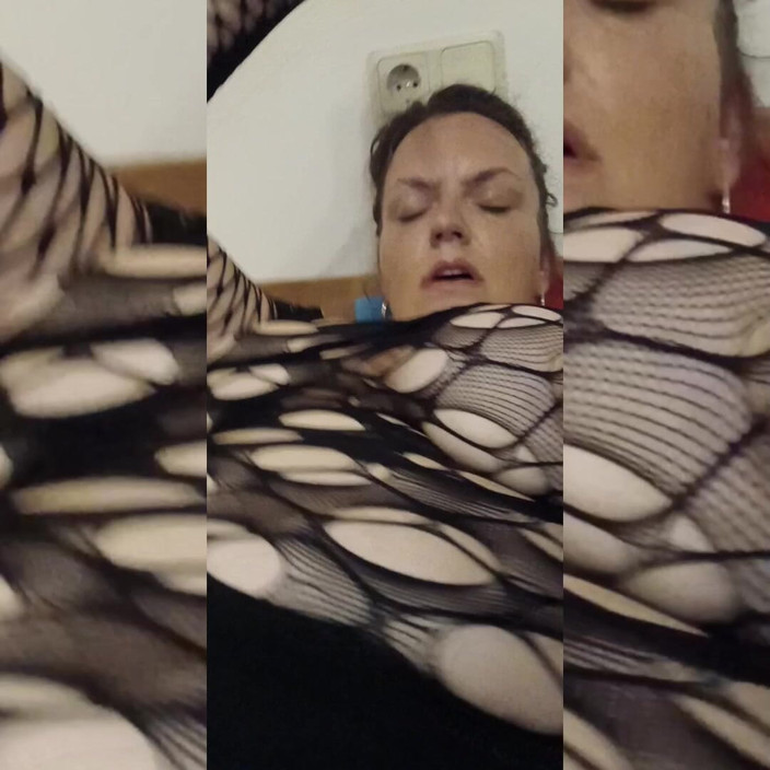 QueenSteffi: XXLポンププラッグで膣のプレストレッチング