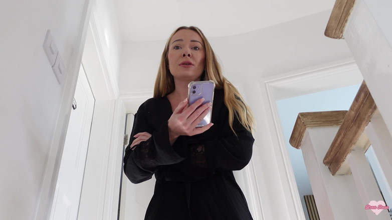 Brea Rose: Üvey oğlunun arkadaşları porno yıldızı orta yaşlı seksi kadına yardım...