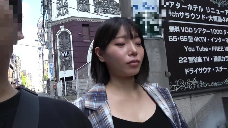 Strix: बड़े स्तनों वाली रॉ-प्यारी शौकिया ऑफिस लेडी