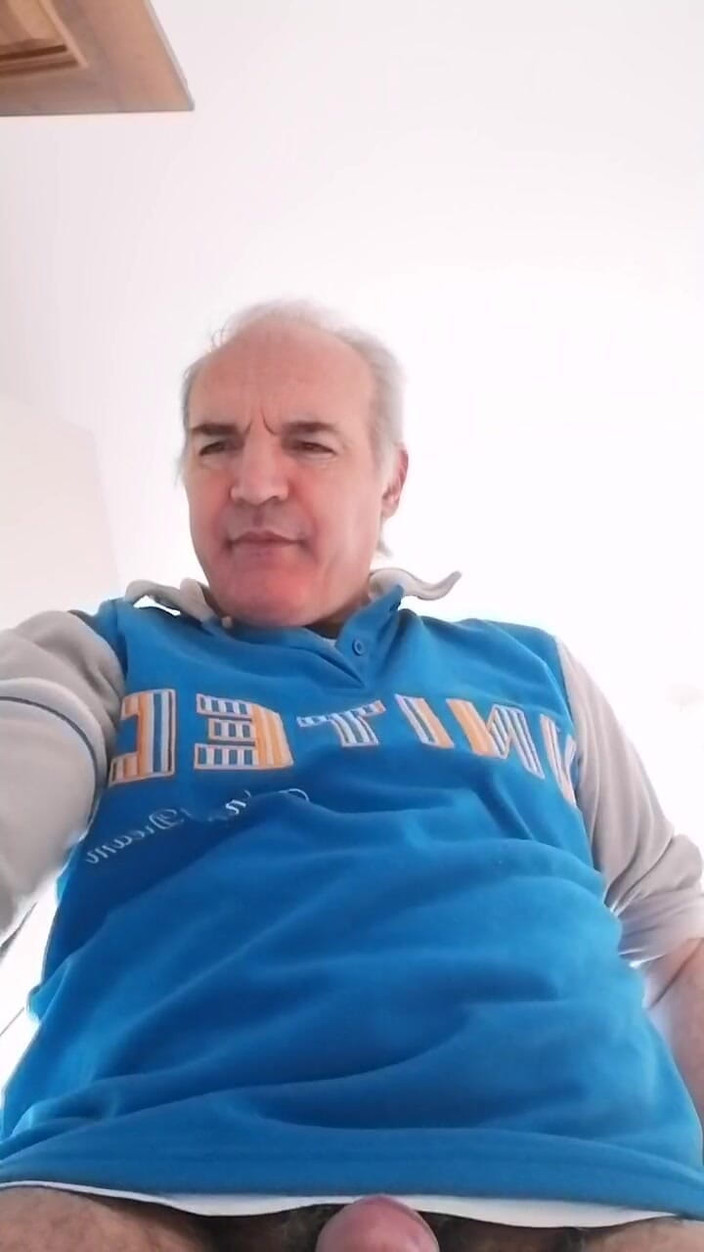 Setesesso7: Kamu mendengar suara tanganku menyentak seluruh penisku yang keras dan...