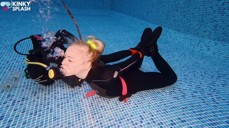 UKCuteGirl Lucy Lauren: Hogtied &amp; Breathless: Underwater Scuba Tease