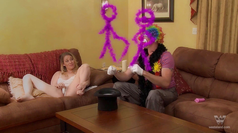 MILF stars: 神奇的小丑满足她的愿望