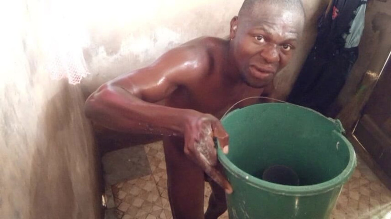 Moviesporn1: 이제 내 작품에서 이번에는 내 뚱뚱한 자지를 식히는 데 사용