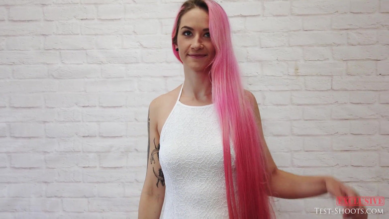 Test-Shoots: 긴 분홍색 머리 소녀 Adele과 누드 비디오 캐스팅