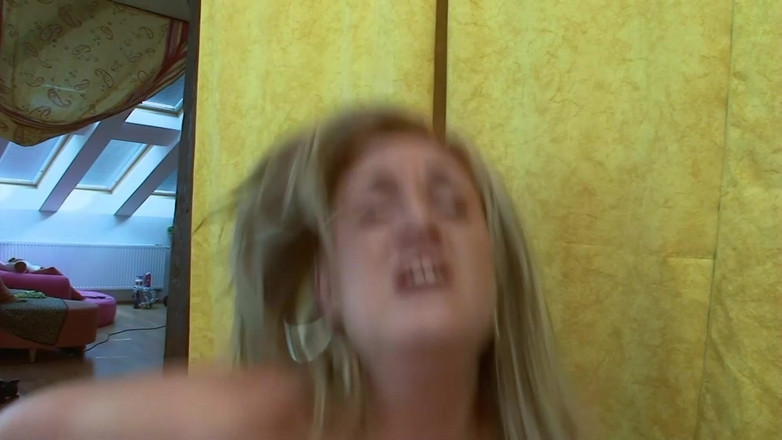 DARVASEX: Hete tieners scène 3 - rondborstige blonde tiener met sproeten geneukt met...