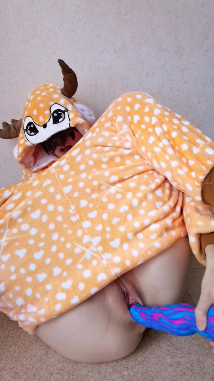 SweetWetElla: Horny big ass fawn craves a huge dragon cock. - SweetWetElla