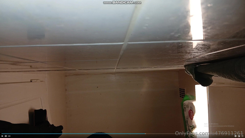 Nelly Geneva: Sexy Nelly Solo Dans La Salle De Bain Avec Son...