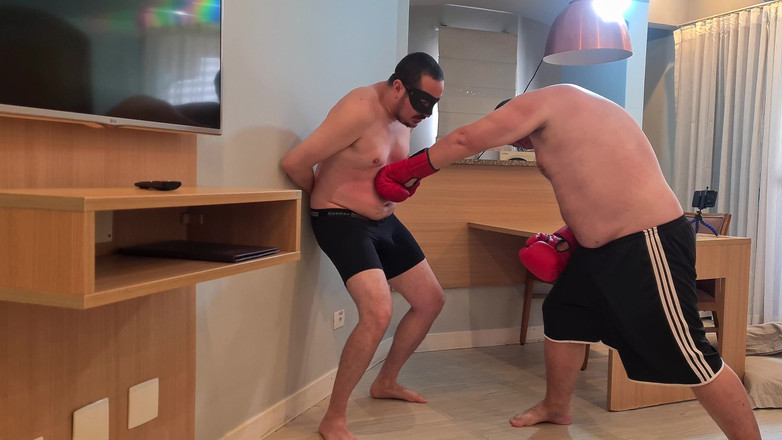 Punchbagplz: 熊警察 - 沉默的逮捕