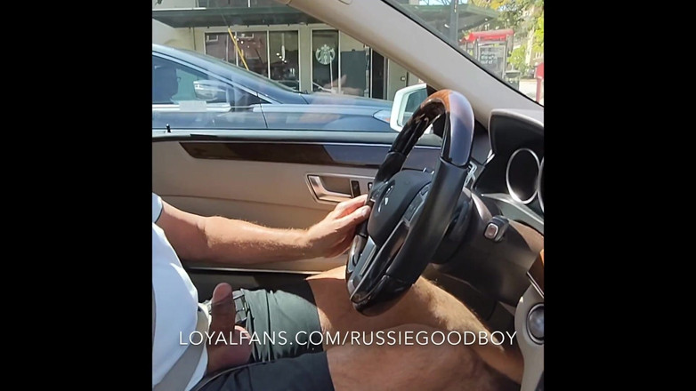 Russie Goodboy: Succhiare il grande cazzo del patrigno jay taylor in auto...