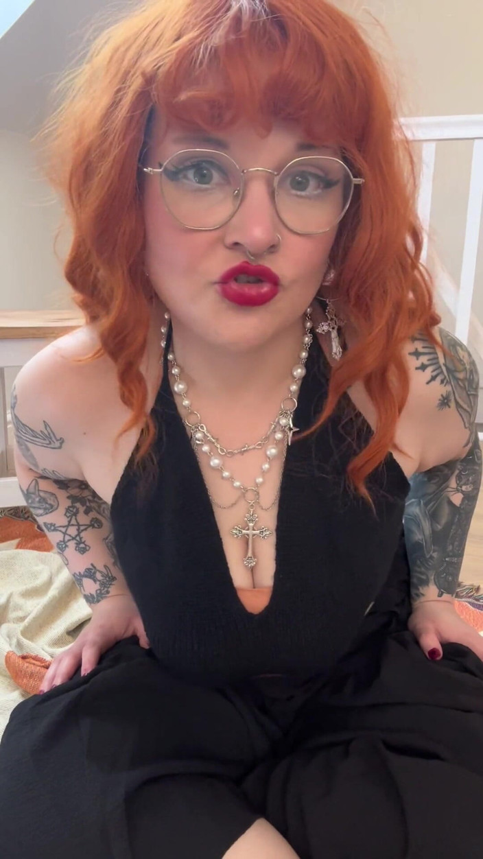 Bigtiddygoth: Pieprzony zboczeniec wpatrzony we mnie i moje idealne cycki