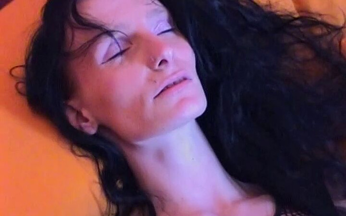 Pro Amateur by Magmafilm: Zayıf amatör MILF adamıyla yatıyor