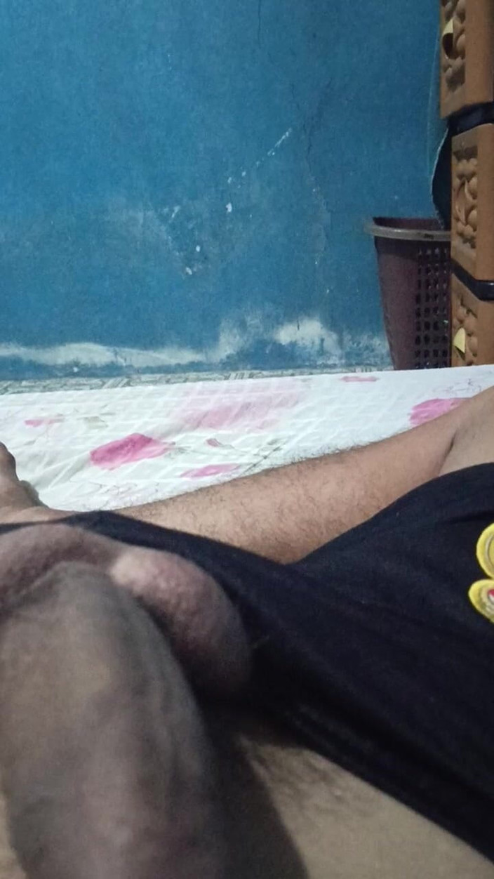 AdmHell: Moje ruce jsou unavené z třesení mého velkého ptáka