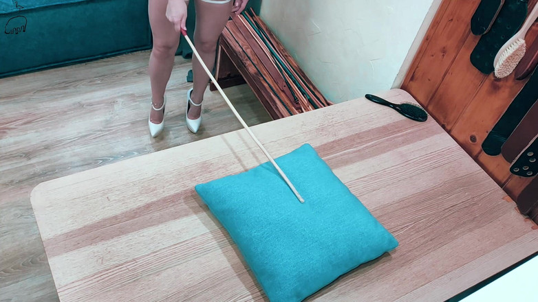 Hippo And Flamingo: Super sexy kráska paní trestá svého manžela výpraskem.