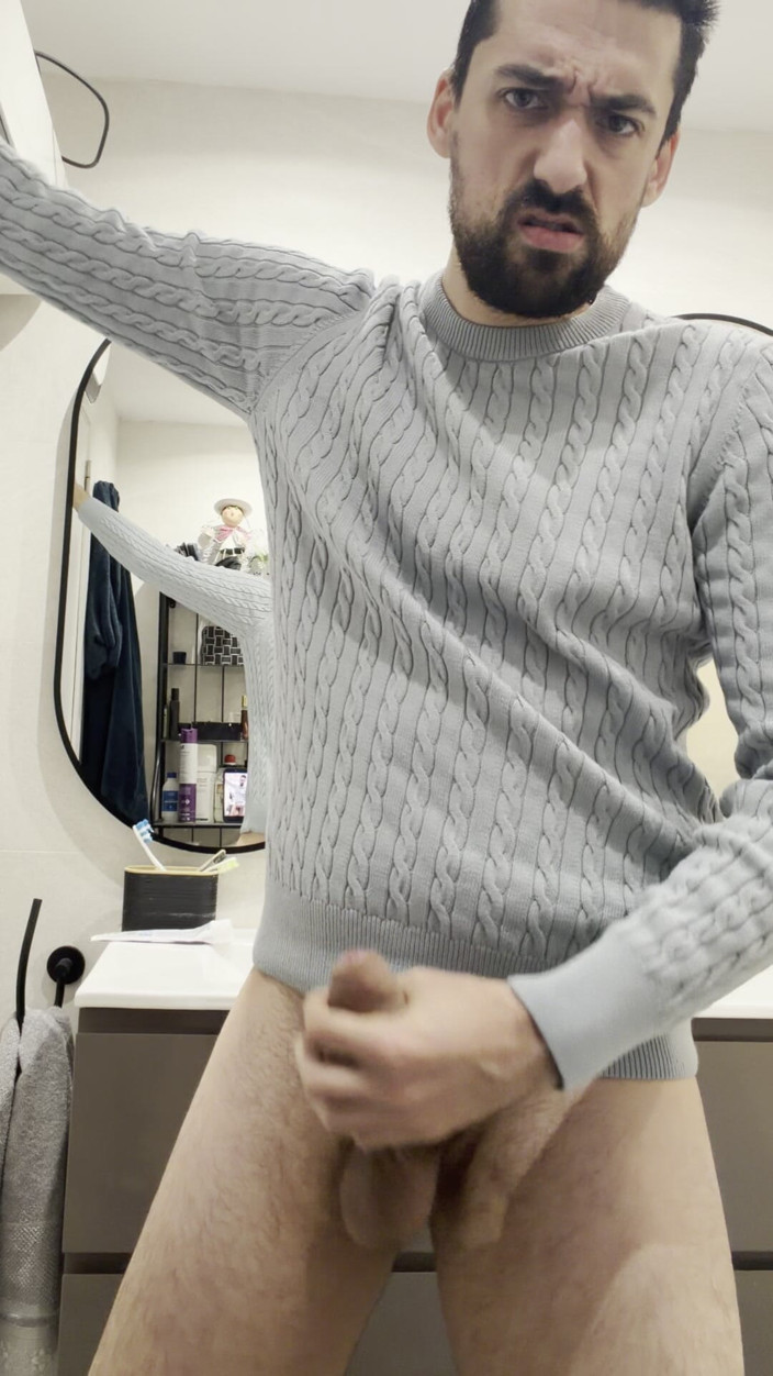 Liam Harding: Hot Mature Stepdaddy Jerking off and Showing Ass