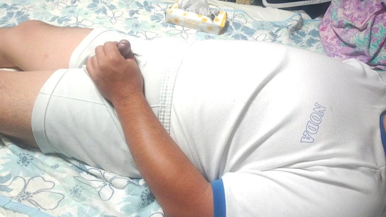 Shinpuuero: Gim kolej Jepun gemuk memakai pakaian pada hari melancap
