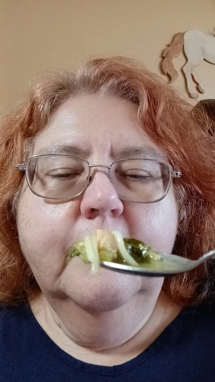 BBW nurse Vicki adventures with friends: Nikmati makan mangkuk sup buatan rumah denganku!