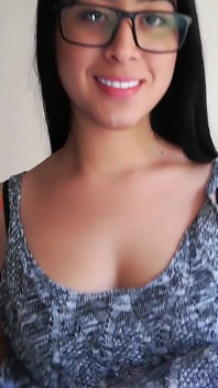 Tutto il mio sperma dentro una calda ragazza nerd