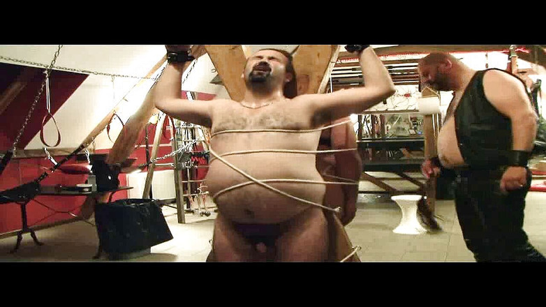 FETISH BDSM STUDIO: Sesso duro nel gloryhole sin nel giardino