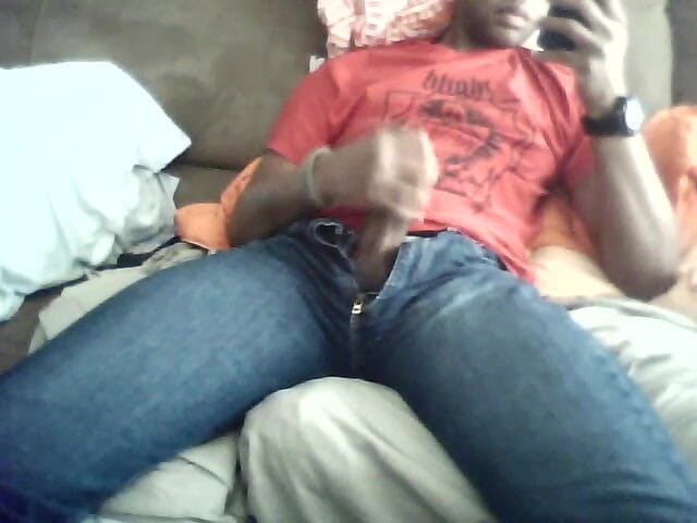 Pharoah Zeus: Kanepe mastürbasyonu bölüm 8 final boşalması neredeyse gerçek üvey babası tarafından yakalanıyor