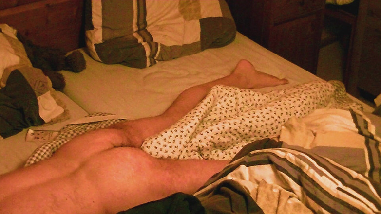 Mark Hannes: Nahá masturbace hump v posteli