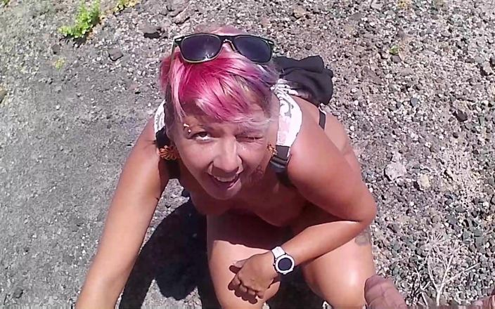 Carrotcake19: Outdoor Blowjob at the End of a Naked Hiking &amp;amp; Pee