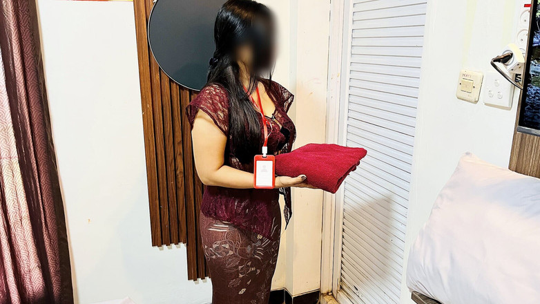 Nadalyne: 酒店女服务员Kebaya Merah（女孩被酒店客人困住）