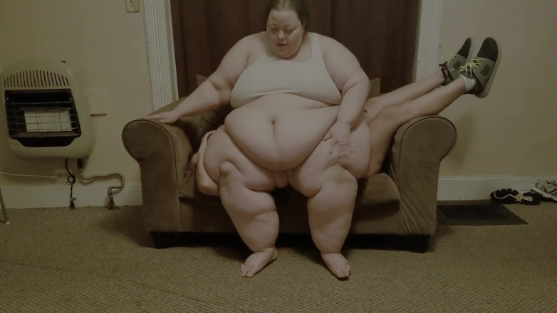 Full Weight Productions: Queen Nora &amp; Její ženská pohovka
