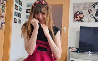 Anne Eden: Clitoris cu degetul în timp ce se fute pentru ejaculare înăuntru!!