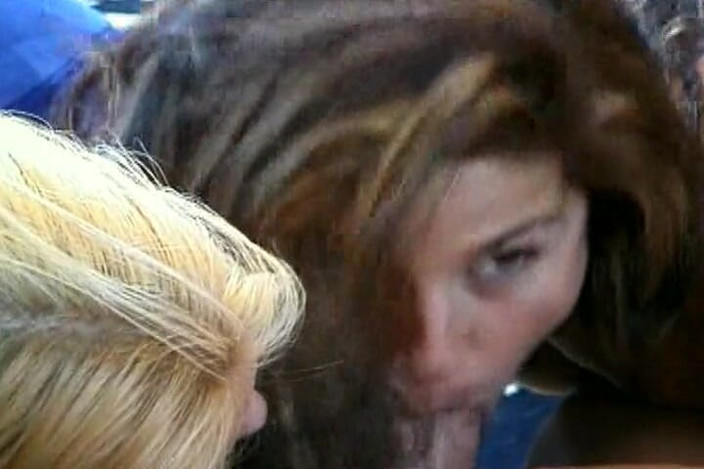 Vintage Life: 두 명의 치어리더 애널 후장 따먹기 4 일부