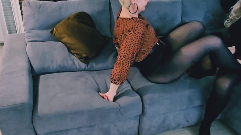 Nady-So: Jag sliter av henne klibbig för att bättre leka med...