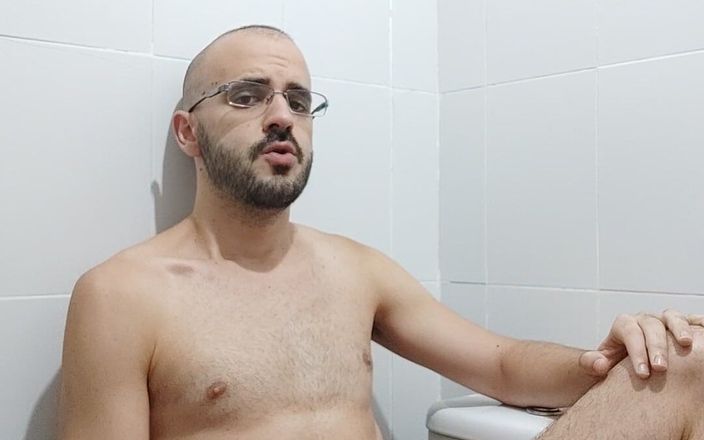 Xisco: Cumming in my toilet