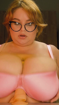 Seductive Bra-clad MILF with Glasses Makes Dildo Explode on Her Huge Chest