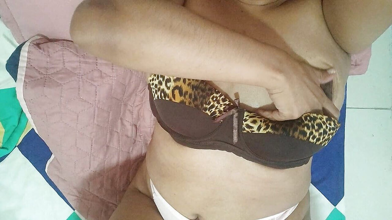 PATY PATY: Adik tiri nakal dengan lingerie seksi ini dientot habis-habisan sama...