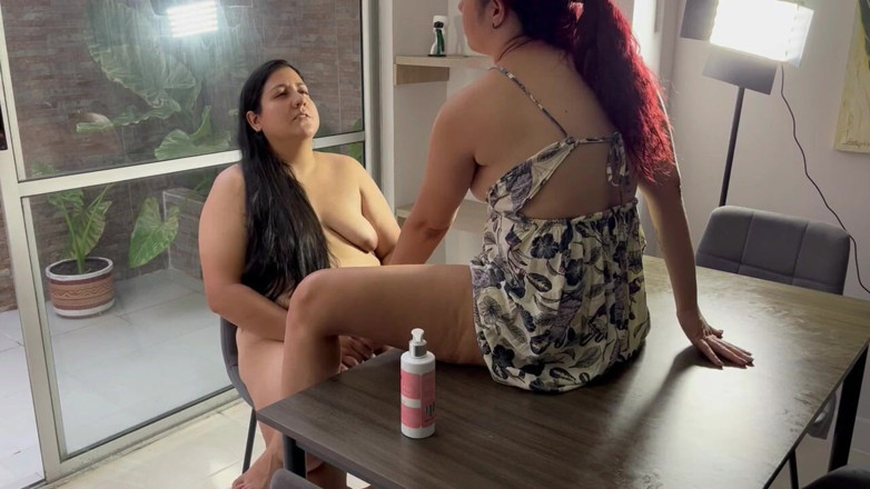 Elenafox: lesbiyan philm sirph lanch thi aur hamne mej par chudaee...