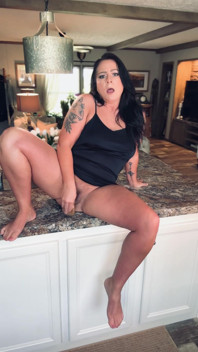 Hot Housewife Plays While Everyone’s Out