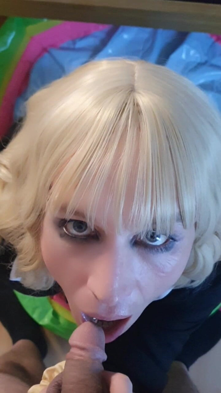 Skinnyminxx_xd: シシーはセッション後に喉が渇く