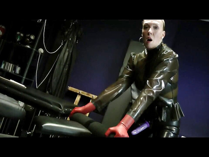 Herrin Lady Adena: Леді Адена - інструкція зі мастурбації страпоном