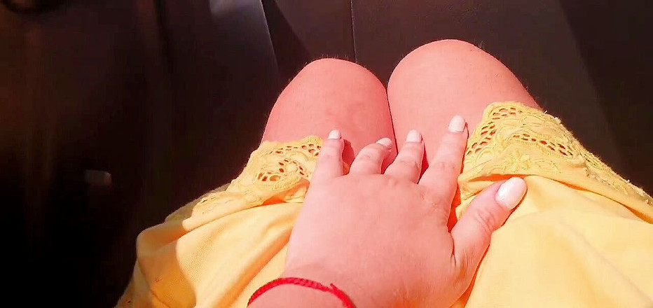 Josani Gwen: 欲火中烧的婴儿在出租车上抚摸她湿漉漉的阴户