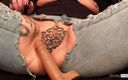 Dominatrix Frida: KinkyFrida i jeans leker med sin genomborrade och tatuerade fitta