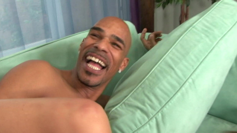 CBD Media Interracial: Heiße ehefrau mit schlankem körper hat affäre mit dem postboten