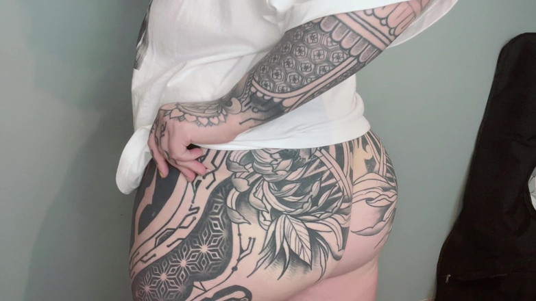 Miss Valentina: 纹身屁股崇拜