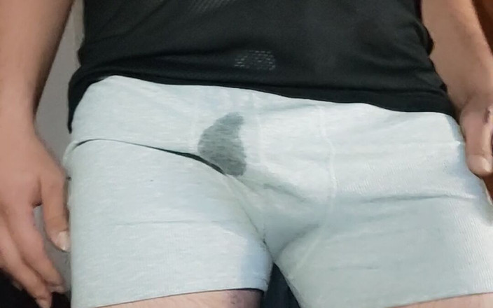 SmokedAlloy2: 울트라 더티 더러운 정크브로는 양말과 운동화에 소변을 봅니다.