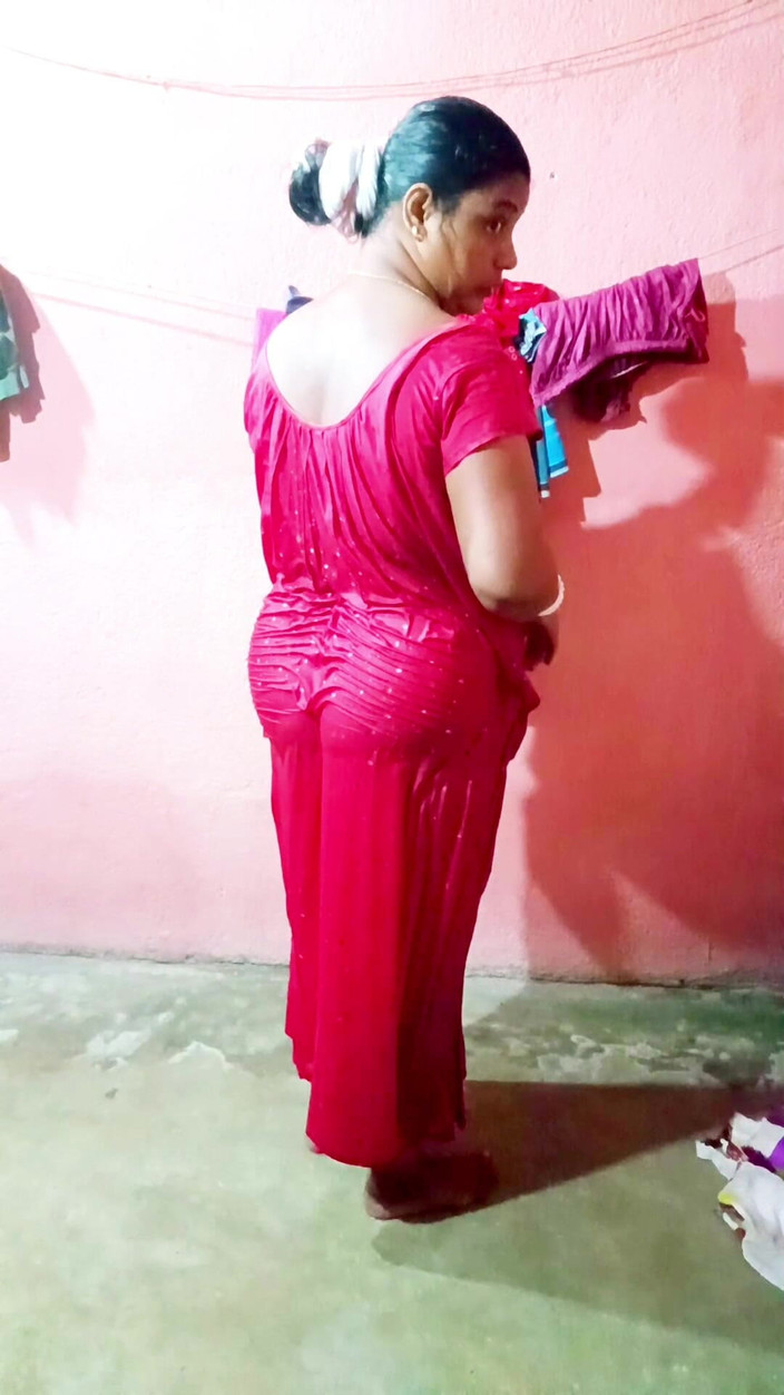 Pakhi0705: Sari gocce dopo il bagno sfw