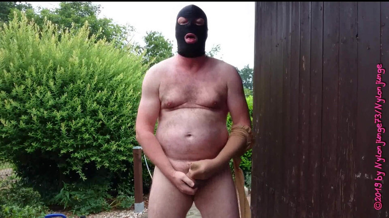 Carmen_Nylonjunge: 戴面具和连裤袜 第1集