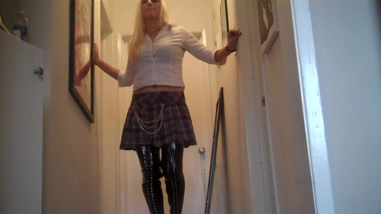 Cryptostudios: Tabitha - Ballbusting 240