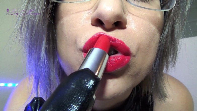 Morrigan Havoc: Bright red lipstick