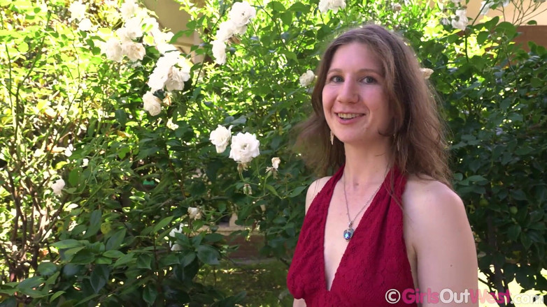 Girls Out West: बालों वाली काले बाल वाली शौकिया चरमसुख तक अपनी बालों वाली चूत में उंगली करती है